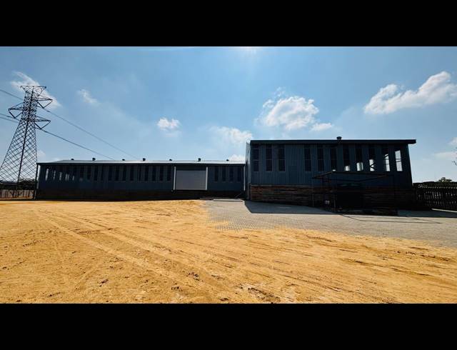 3,740M² WAREHOUSE TO LET IN CHAMDOR